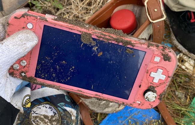 津波で壊れた自宅から動かなくなったスイッチを発見→「任天堂なら直してくれる！」と神対応を期待する声が続出