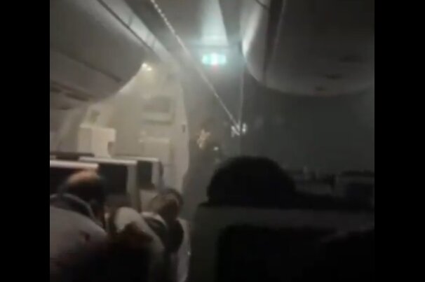 羽田空港で起きた衝突炎上事故当時の機内映像！！ 子供が泣き叫ぶ中、冷静な乗客たちが絶賛される