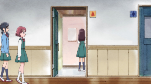 「授業中にトイレに行った女子生徒が戻ってこない…。サボってんのか？」と女子トイレに入った52歳男性講師を懲戒処分