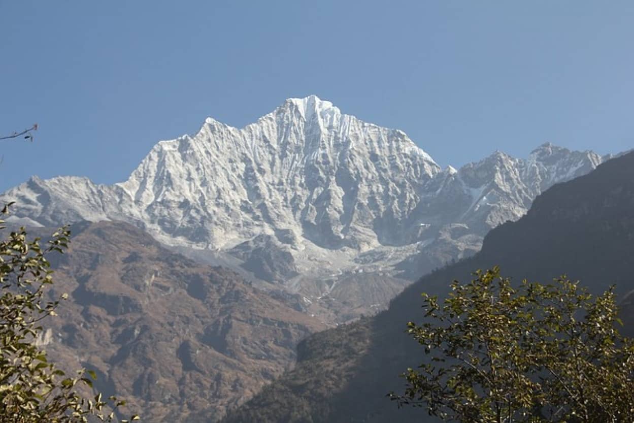 インドの地殻プレートが剥離し、2つに裂ける可能性