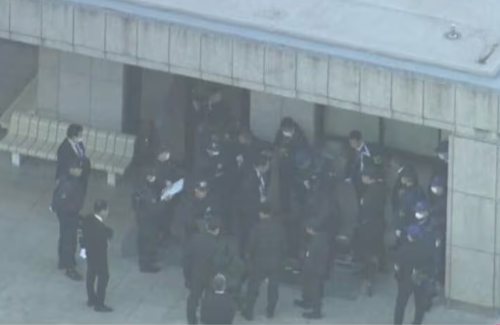 国会正門付近に不審物が投げ込まれ爆発物処理班出動！袋の中から出てきたものはなんと・・・