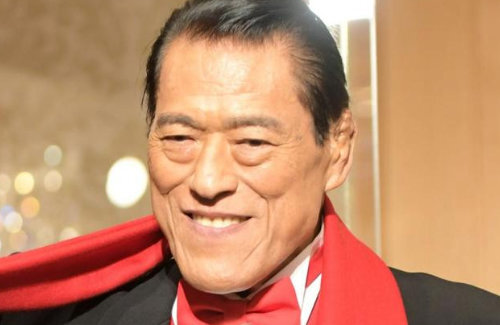【神対応】昔、六本木の飲み屋で酔っ払っていたアントニオ猪木さんに居合わせた女性客が「闘魂注入」をお願い　→　まさかの結果にｗｗｗｗｗ