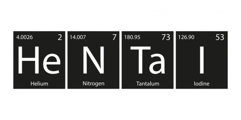 日本のアニメファンの女性、教会にうっかり「HENTAI」のロゴが入った服を着て行ってしまう