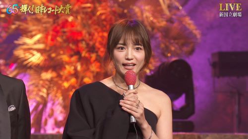 「女性的な幼い仕草でニコニコしたオーバーリアクションの司会」をやめて男性と同じように振る舞った川口春奈さん、なぜか（主に女性から）叩かれてしまう・・・