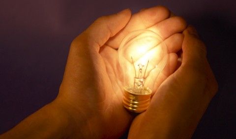電気消したら暗くなるけど、電気付けてた時の光ってどこに行ったの？