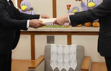 埼玉県、不法滞在のクルド人男性に感謝状を送る→ネットで論争に…