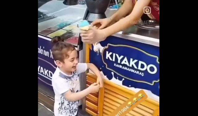 【動画】トルコアイス屋さん、アイスを欲しがる純粋な子供に対しとんでもない行動に出てガチギレさせてしまう…