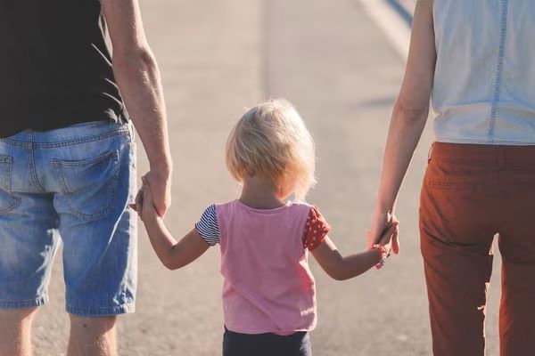 【物議】X民「もし息子が盗撮したら、真剣に叱り性教育等する。治らないなら息子を〇し自分も練炭。それが化け物を産んだ親の責任」