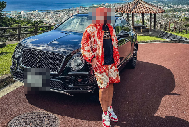 【悲報】SNSで高級車を見せびらかしていた自称29歳の富裕層さん、最悪な秘密がバレて終わるｗｗｗｗｗ