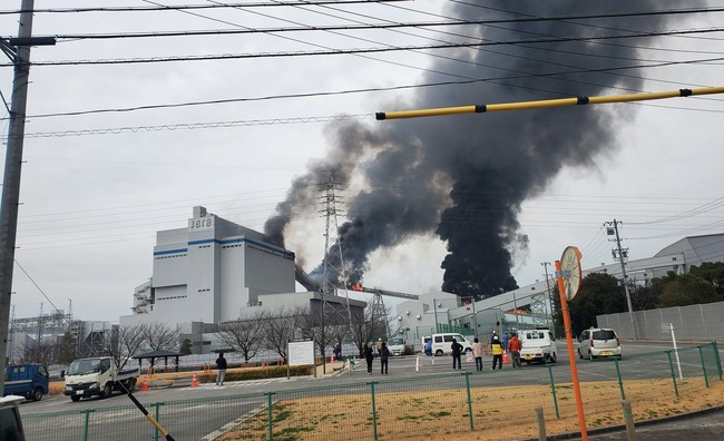 愛知県の武豊火力発電所で爆発事故　大量の黒煙が上がる