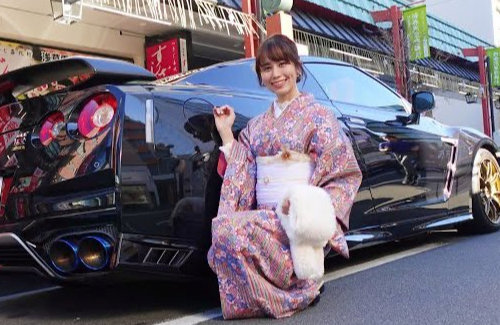 【悲報】高級車4台所有の美女ユーチューバーさん、能登半島地震で「活動自粛しろ」と批判されてしまう