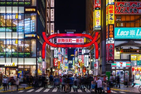 トー横のハウルが消えたら、トー横中年が歌舞伎町で急増した模様… 「年齢層は40～70代で、大体がアル中か元シャブ中」
