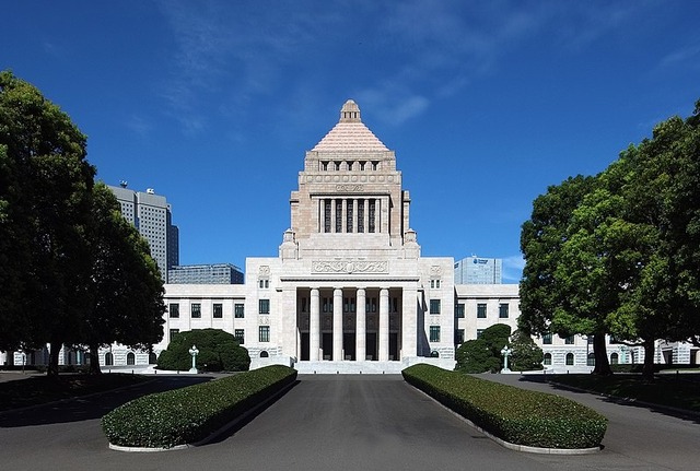 自民党って散々やらかして支持率下がってるけど、野党の支持率は大して上がらない、この状況で与党を倒せない野党ってヤバすぎない？