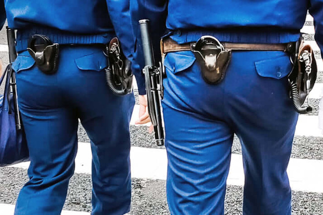 「見た目が外国人だからって職務質問されて、犯罪者予備軍として扱われる。人権侵害だ」