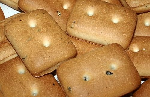 震災経験者「非常食を準備するなら『乾パン』はやめたほうがいい。食べにくいしストレスになる。オススメな非常食は◯◯◯」