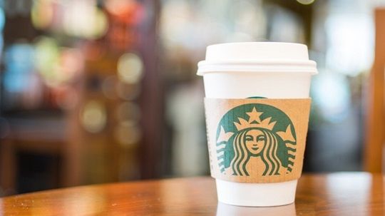 【悲報】スターバックス、2月15日からコーヒーなどの定番飲料品8割以上が値上げに・・・