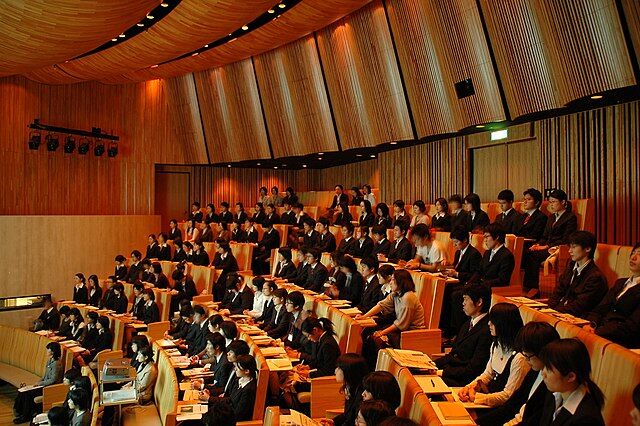 日本の採用制度は明らかにおかしい、この国の経済が低迷している最大の元凶だろ