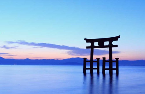 【えぇ…】「助けて！琵琶湖に女性が飛び込んだの！！」消防隊員が捜索開始 → 湖底から2人の男性の遺体見つかる