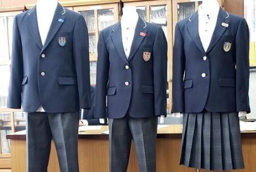 【物議】「スーツが1万円で買える時代に、制服が10万円！排他的談合構造だ！もうこんな制度はやめよう！」
