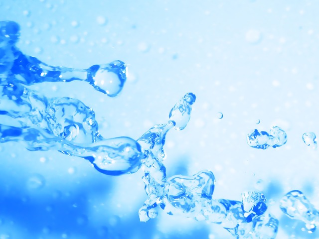 「何でも溶かす液体」があったとして、無重力以外でそれを保管する方法はあるのか