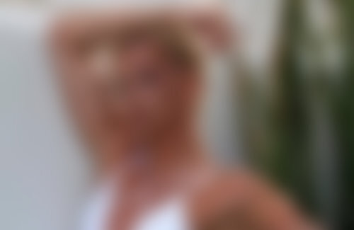 オーストラリアの水着会社さん、なぜか女性用ビキニの宣伝に男性モデルを起用「誇り高きゲイが自信を持って着ている。嫌なら見るな」