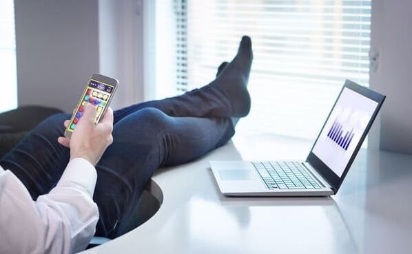 「スマホは消費者用、パソコンは生産者用のデバイスだよね」→賛否両論に