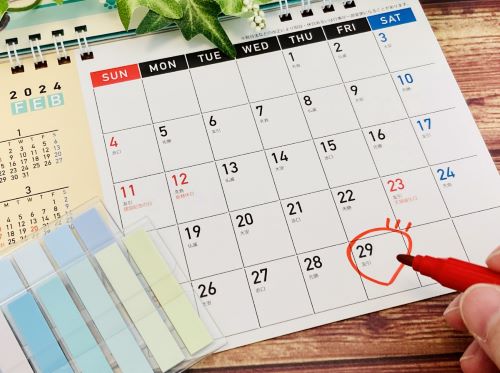 2月29日生まれの人は、うるう年以外ではいつ歳をとるの？←法律で決まってます！