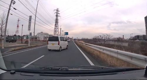 投資家さん「危険運転に遭遇した！！晒す！！」→ドラレコを確認した結果、自分の方が危険行為役満だったと判明してツッコミ殺到。大炎上へｗｗｗｗｗｗ