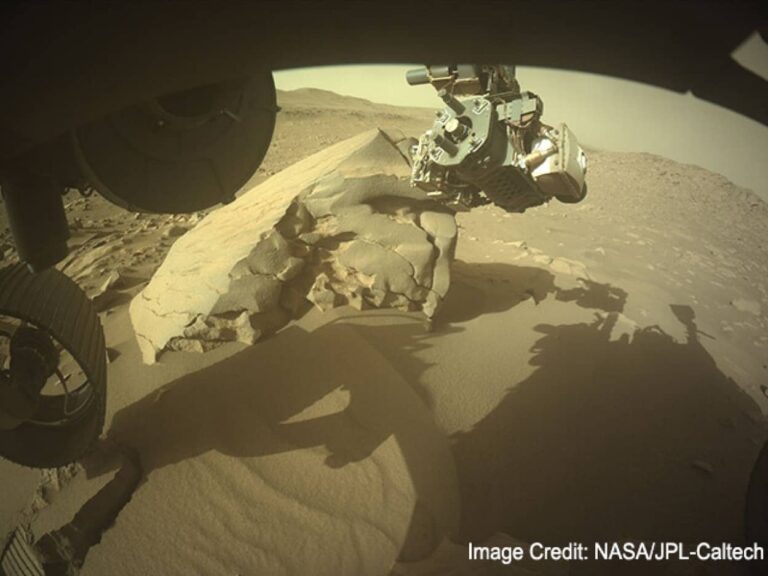 火星で夢の岩を発見。水の存在を示す岩石は生命存在の鍵となる
