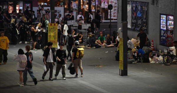 新宿歌舞伎町の『トー横』で春の一斉補導 →とんでもないことになってるんやが・・・