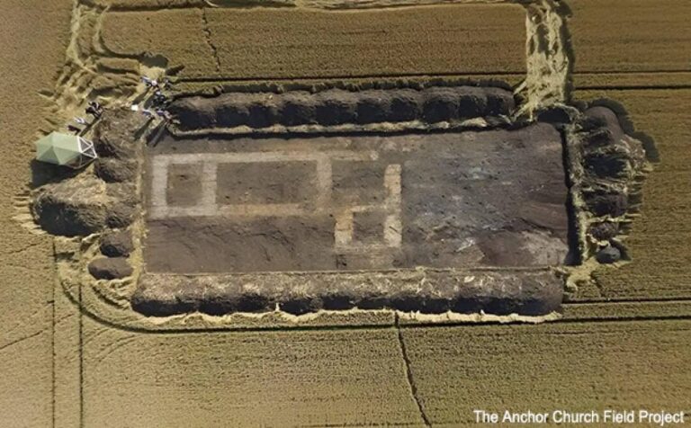 イギリスで聖人が隠遁していた1300年前の神聖な場所を発見