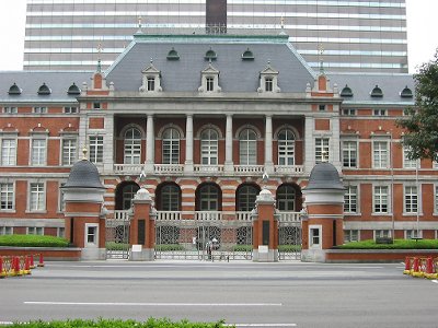 【画像あり】明治・大正の建物はカッコイイのに、昭和に入ると途端にダサくなる