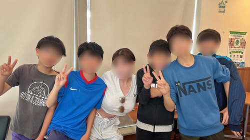 【悲報】あの大人気セクシー女優さん、中学生キッズに「いつも見てます！」と話しかけられる・・・