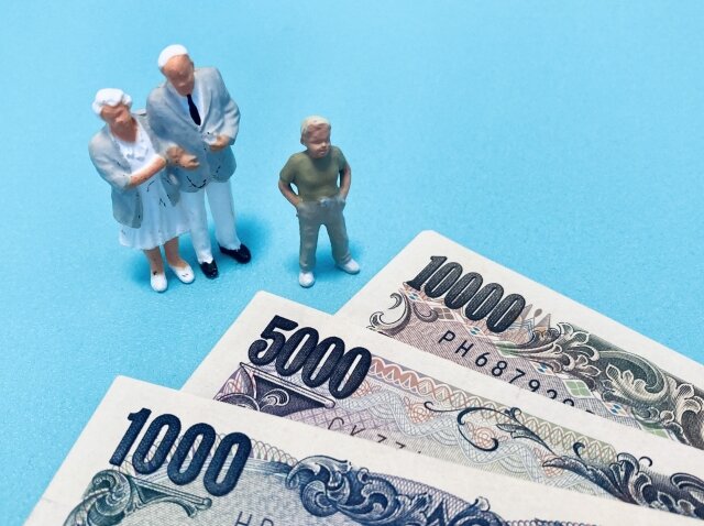 おばあちゃん「孫の誕生日に毎年こっそりと100万円ずつ入金しているの！贈与税は発生しないはず！」 税務調査官「いや…この場合だと、するぞ？」 → その理由が…