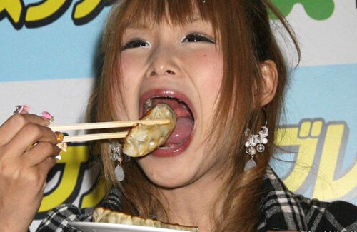 【悲報】ギャル曽根さん、ハワイに行くもメイクをしてなかったせいで別人扱いされ拘束される