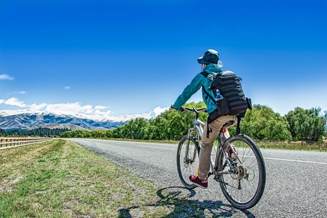 自転車乗りさん、学校から帰る途中とんでもない道路環境に遭遇し落車しかけてしまう… これ、いたずらで済むレベルじゃねーぞ…