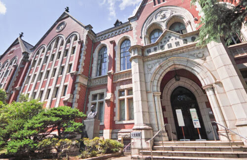 【炎上】慶應大「女の子には毎月2人用8セットを食料支援！生活困窮学生は1ヶ月1食な」