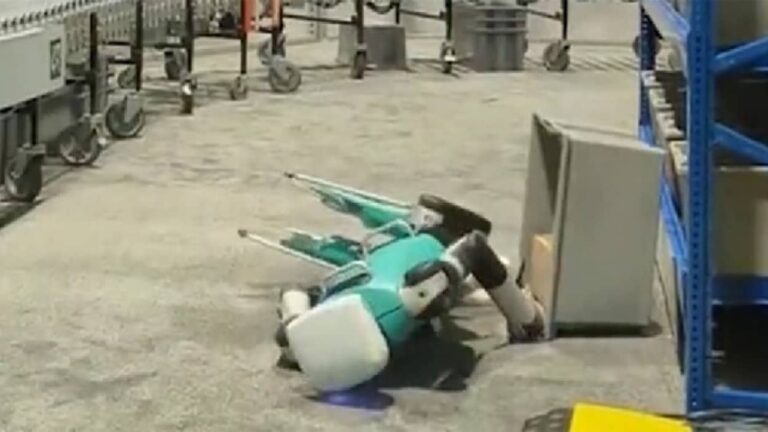20時間ぶっ通しで作業を続けた倉庫ロボットがパタっと倒れてしまい同情の声が上がる