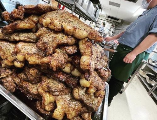 とある会社の社員食堂、この山盛りステーキが◯◯円で食べ放題らしいぞｗｗｗｗｗｗｗ