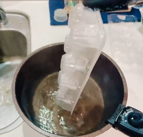 X民「卵パックは熱湯につけて溶かせば、ゴミ箱のスペースを節約できる！」→恐ろしいデメリットを指摘されてしまう・・・