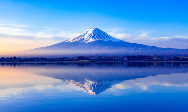 富士山映えスポットとして有名になってしまったローソンが大迷惑！！ そこにまさかの救世主が登場「ウチが看板で隠してあげようか」