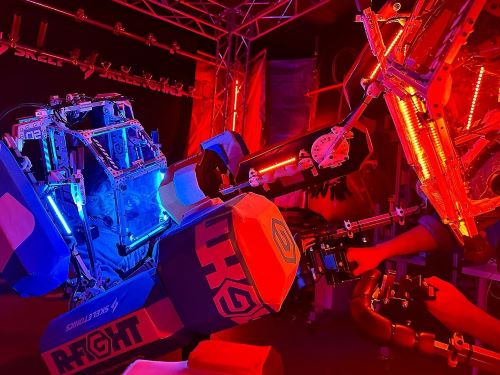現実世界で「強化外骨格を纏い、殴り合って戦う」アトラクションが登場！？マジで楽しそうｗｗｗｗｗｗ