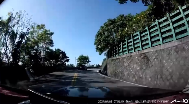 【動画】台湾でM7.2の地震が起きた時、巨大な落石が車に直撃する瞬間が収められたドラレコが話題に　こんなん、恐怖しか無いやろ…