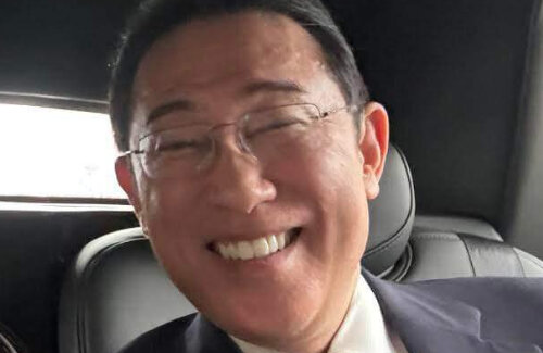 岸田首相がバイデン大統領とのツーショット写真を公開！いい笑顔すぎると話題にｗｗｗｗｗ