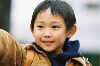『ALWAYS 三丁目の夕日』などで一躍有名になった元天才子役・須賀健太さん、あの頃と比べて現在の姿が別人すぎると話題に！！