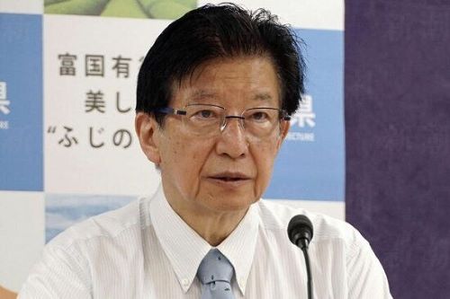 静岡・川勝知事「県庁職員は頭脳、知性の高い方達。野菜を売ったり牛の世話をしたり物を作ったりとかとは違う」