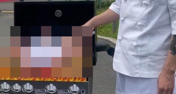 【動画】ヴィーガン団体ついに一線を超える、肉フェス会場で本物そっくりの人間の赤ちゃんの丸焼きを展示