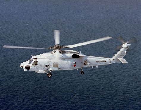 夜間訓練中の海上自衛隊のヘリコプター2機が墜落の可能性・・・1人を収容し、残り7人を捜索中とのこと