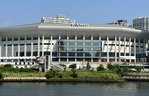 【悲報】『Kアリーナ横浜』混雑緩和の歩道橋、設計ミスで開通延期へ！鉄筋の数が足らず強度が足りない状態