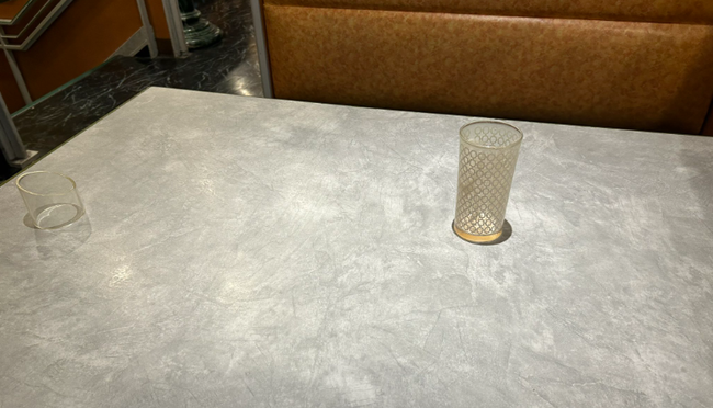 サイゼリヤに来た客「ドリンクバー行ってくるか」ﾄｺﾄｺ → 席に戻ると、とんでもないことになっていてむせび泣くｗｗｗｗｗ